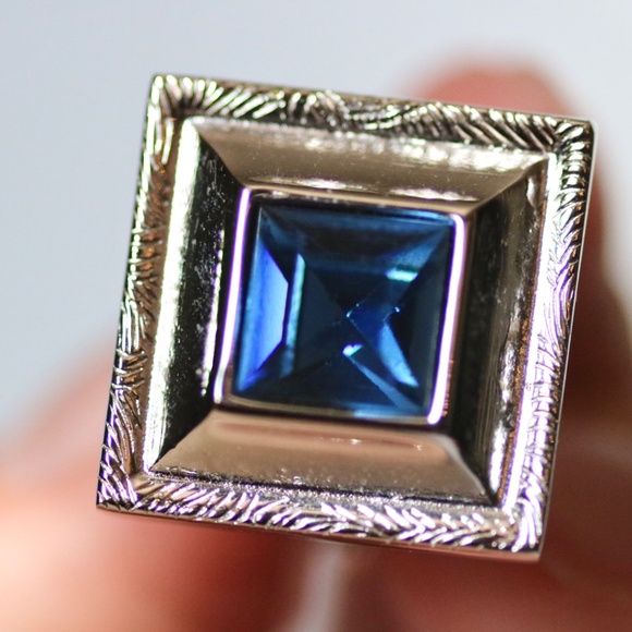 Vintage Hickok Canada Square Cufflinks Silver tone with Blue Rhinestone - Picture 2 of 4